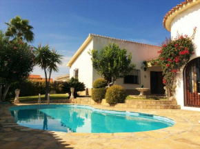  3 bedrooms villa at Benajarafe 300 m away from the beach with sea view private pool and enclosed garden  Бенахарафе 